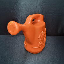 Cargar imagen en el visor de la galería, Regadera mediana 2.4 L - PG
